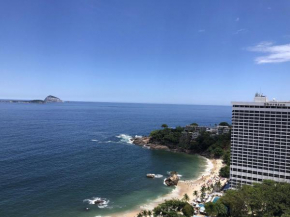 Casa com vista para o mar e cercada por natureza no Vidigal